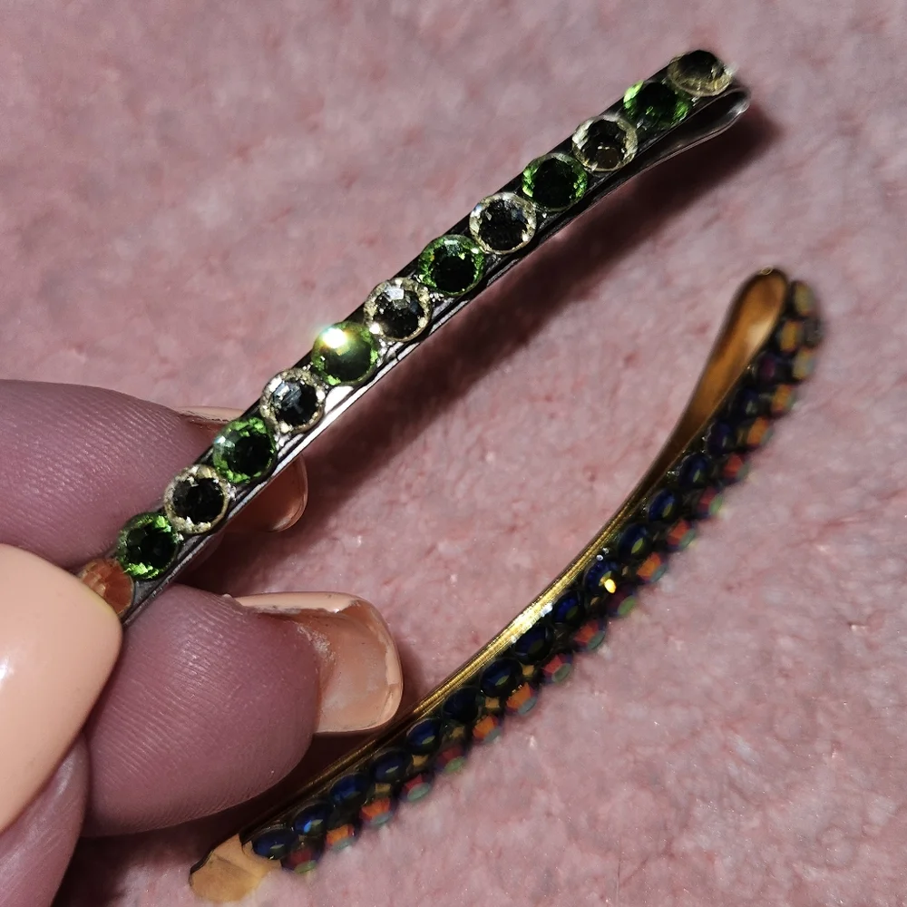 Set of two hair clips covered in sparkly ✨️ rhinestones